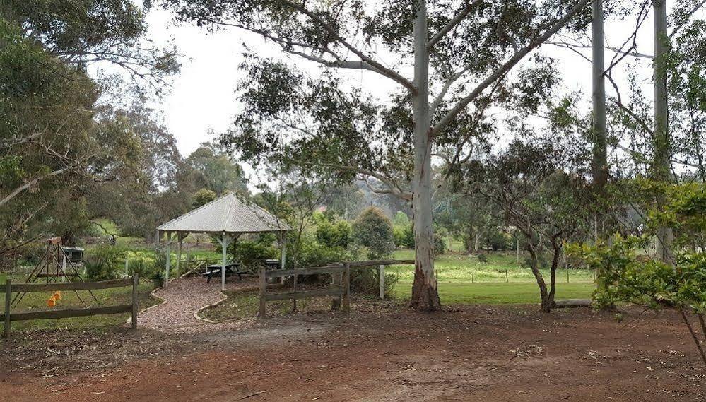 Country Cottages Of Bridgetown Exterior photo